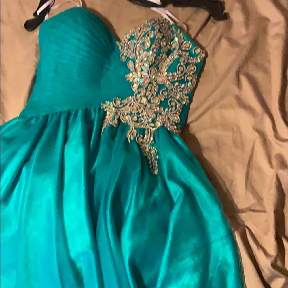 I DO NOT ACCEPT ANY KIND OF CHECKS!